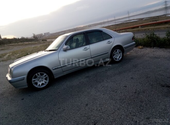Mercedes E 220 2001, 29,400 km - 2.2 l - Bakı