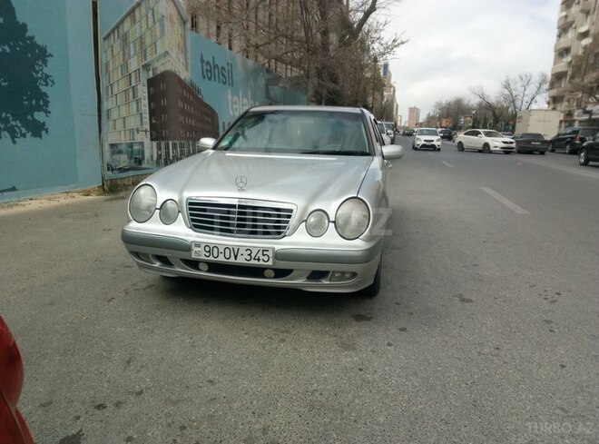 Mercedes E 220 2001, 29,400 km - 2.2 l - Bakı