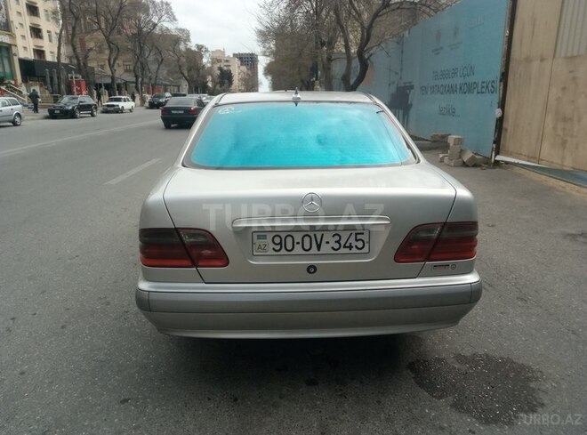 Mercedes E 220 2001, 29,400 km - 2.2 l - Bakı