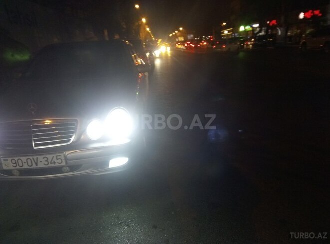 Mercedes E 220 2001, 29,400 km - 2.2 l - Bakı