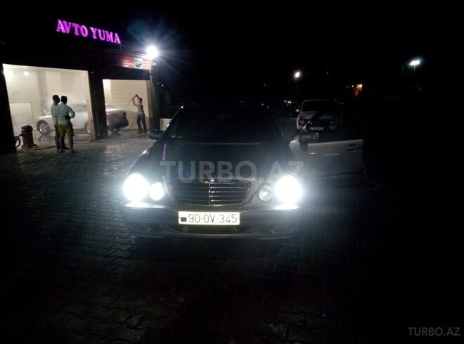 Mercedes E 220 2001, 29,400 km - 2.2 l - Bakı