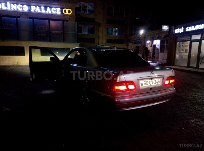 Mercedes E 220 2001, 29,400 km - 2.2 l - Bakı