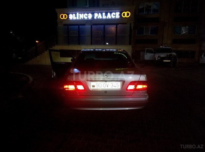 Mercedes E 220 2001, 29,400 km - 2.2 l - Bakı