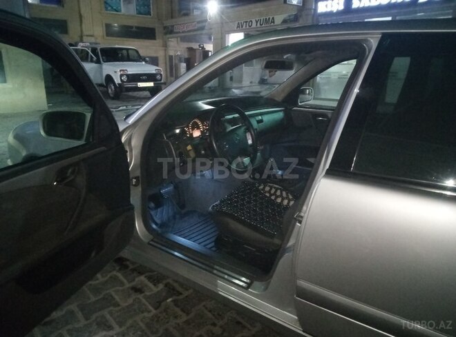 Mercedes E 220 2001, 29,400 km - 2.2 l - Bakı