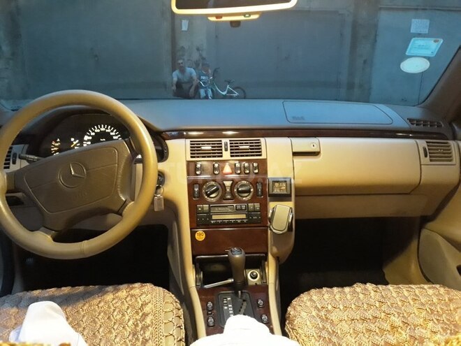 Mercedes E 230 1996, 399,000 km - 2.3 l - Bakı