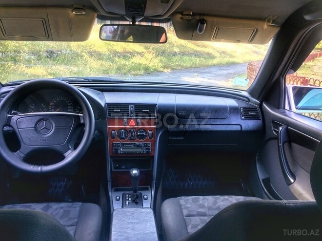 Mercedes C 180 1998, 250,000 km - 1.8 л - Qax