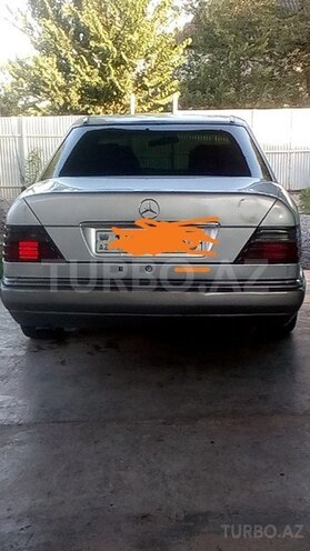 Mercedes E 250 1995, 828,737 km - 0.3 l - Saatlı