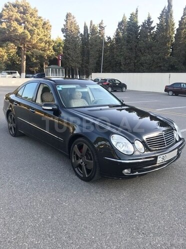 Mercedes E 320 2003, 235,000 km - 3.2 l - Sumqayıt