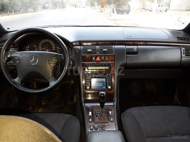 Mercedes E 220 2001, 255,433 km - 2.2 l - Sumqayıt