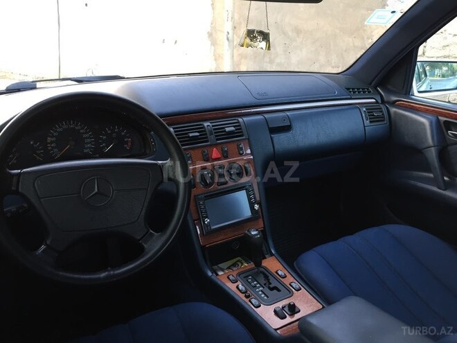 Mercedes E 240 1997, 249,202 km - 2.4 л - Bakı
