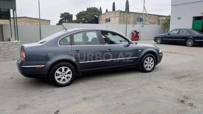 Volkswagen Passat 2003, 235,680 km - 1.8 l - Gəncə