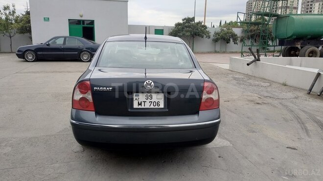 Volkswagen Passat 2003, 235,680 km - 1.8 l - Gəncə