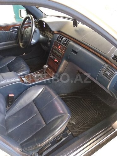 Mercedes E 320 1996, 390,000 km - 3.2 л - Bakı