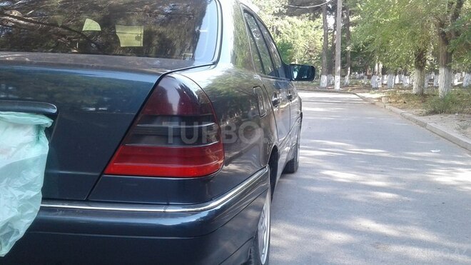 Mercedes C 220 2000, 243,128 km - 2.2 l - Bakı