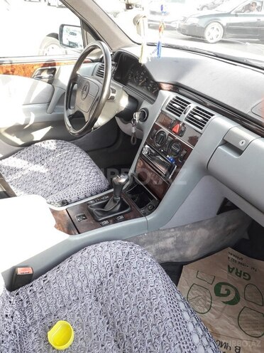 Mercedes E 230 1996, 448,000 km - 2.3 l - Bakı