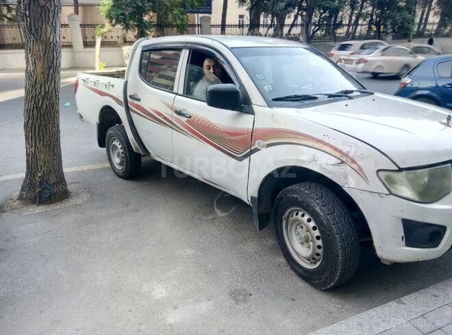 Mitsubishi L200 2011, 480,000 km - 2.5 l - Bakı