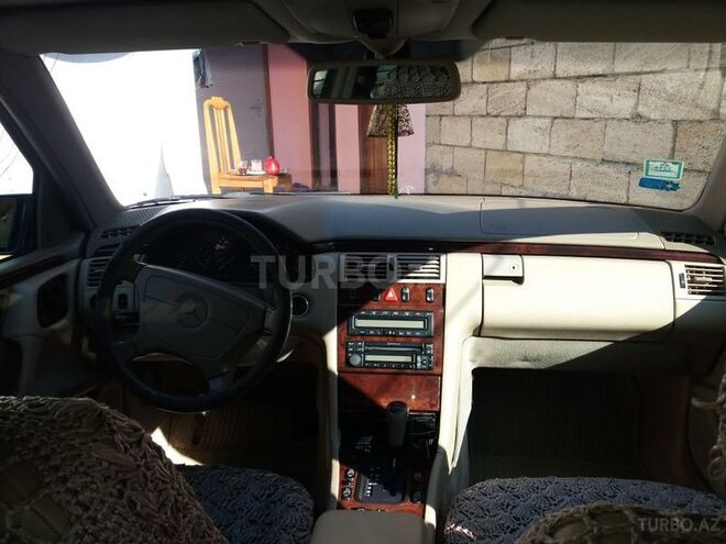 Mercedes E 240 1997, 210,000 km - 2.4 л - Bakı