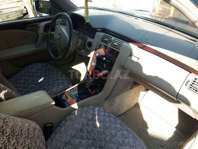 Mercedes E 240 1997, 210,000 km - 2.4 л - Bakı