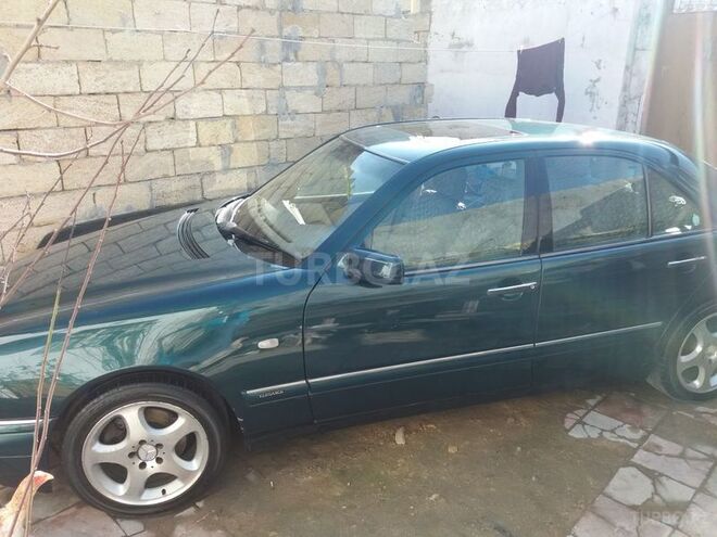 Mercedes E 240 1997, 210,000 km - 2.4 л - Bakı