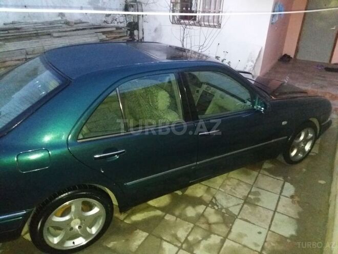 Mercedes E 240 1997, 210,000 km - 2.4 л - Bakı