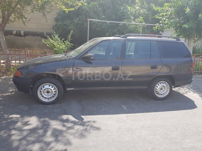 Opel Astra 1996, 284,000 km - 1.6 l - Bakı