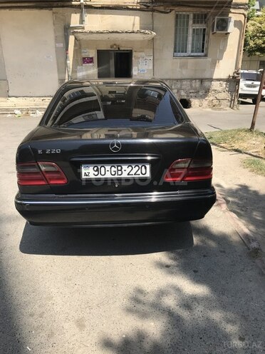 Mercedes E 220 1999, 356,000 km - 2.2 л - Bakı