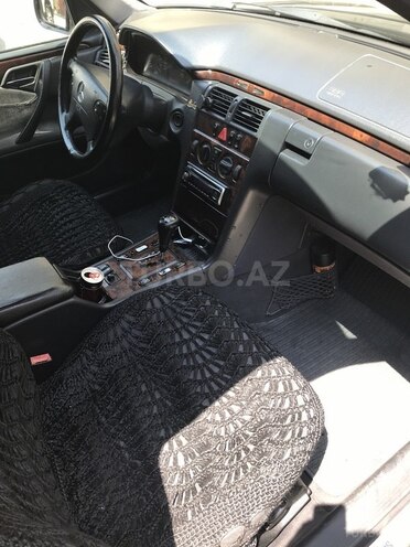 Mercedes E 220 1999, 356,000 km - 2.2 л - Bakı