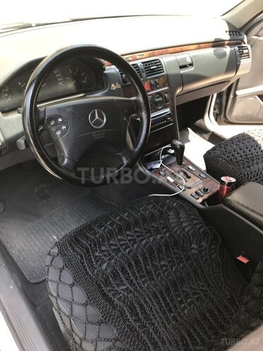 Mercedes E 220 1999, 356,000 km - 2.2 л - Bakı