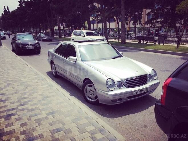 Mercedes E 220 2000, 415,000 km - 2.2 l - Bakı