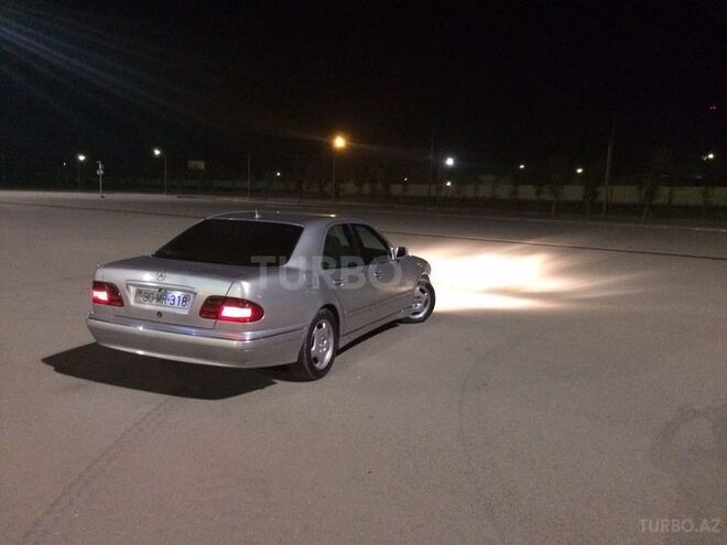 Mercedes E 220 2000, 415,000 km - 2.2 l - Bakı