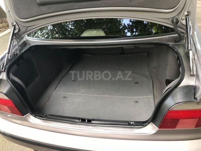 BMW 528 1999, 377,000 km - 2.8 l - Yevlax