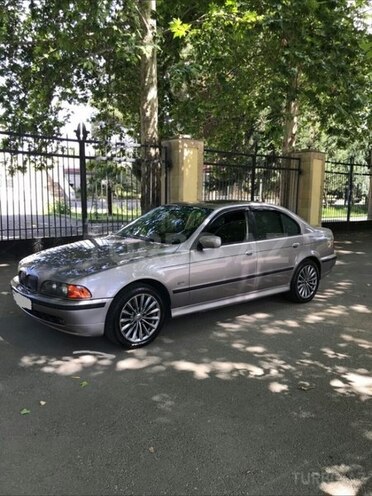 BMW 528 1999, 377,000 km - 2.8 l - Yevlax