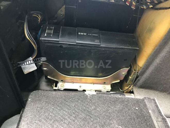 BMW 528 1999, 377,000 km - 2.8 l - Yevlax