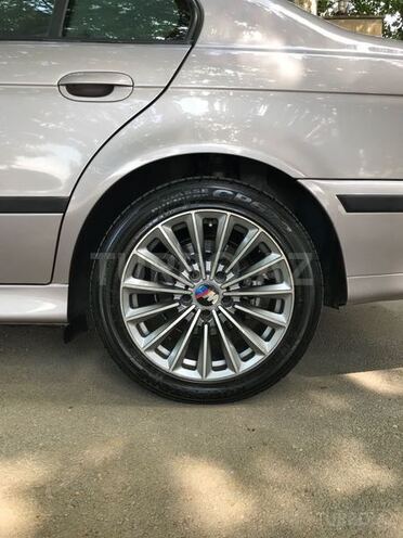 BMW 528 1999, 377,000 km - 2.8 l - Yevlax