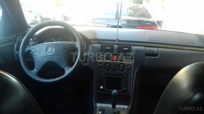 Mercedes E 240 2000, 258,000 km - 2.4 l - Bakı