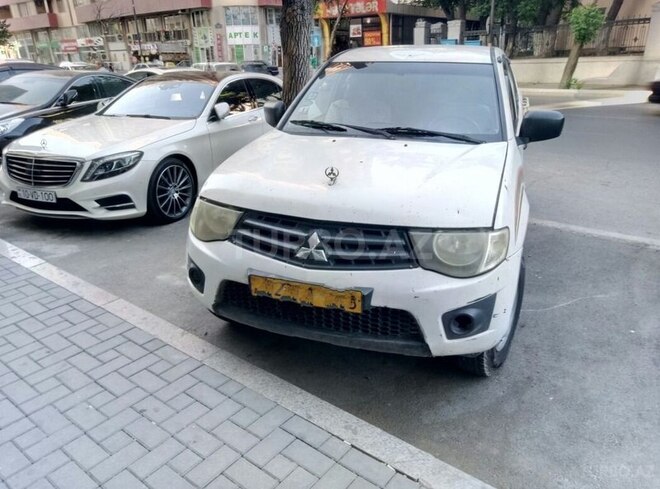 Mitsubishi L200 2011, 480,000 km - 2.5 l - Bakı