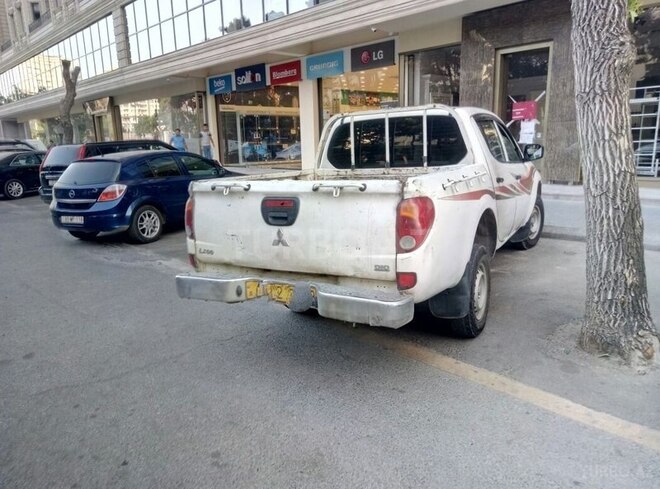 Mitsubishi L200 2011, 480,000 km - 2.5 l - Bakı