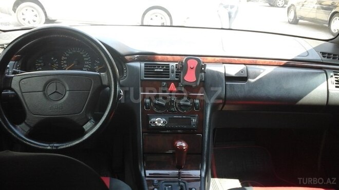 Mercedes E 240 1997, 376,000 km - 2.4 л - Şamaxı