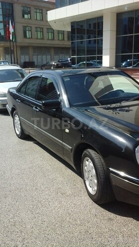 Mercedes E 240 1997, 376,000 km - 2.4 л - Şamaxı