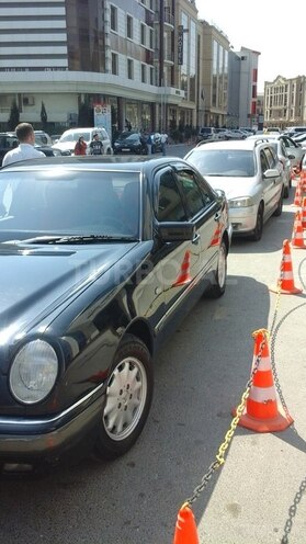 Mercedes E 240 1997, 376,000 km - 2.4 л - Şamaxı
