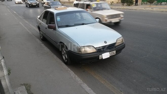 Opel Omega 1987, 136,500 km - 2.0 l - Bakı