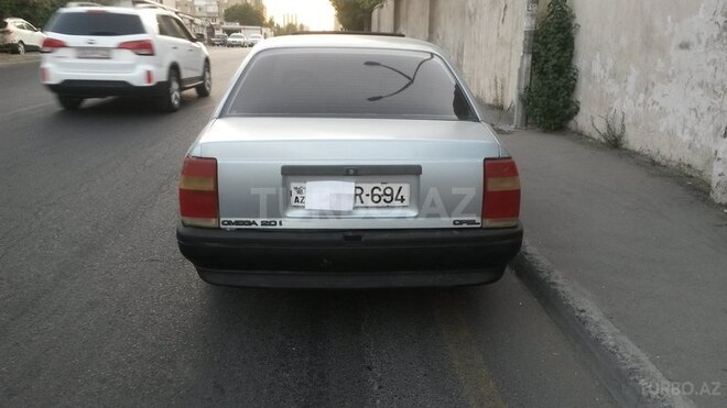 Opel Omega 1987, 136,500 km - 2.0 l - Bakı