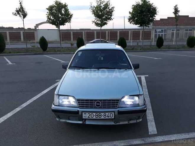 Opel  1986, 251,000 km - 2.5 l - Gəncə