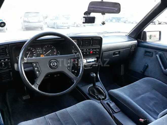 Opel  1986, 251,000 km - 2.5 l - Gəncə