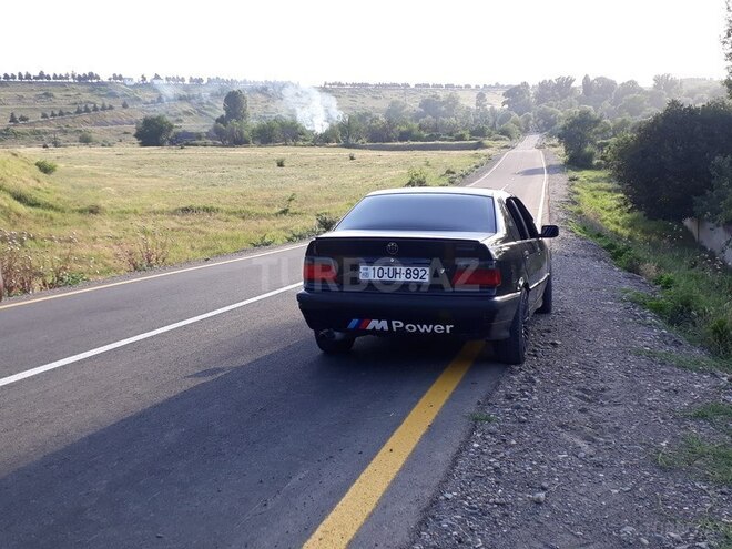 BMW 320 1995, 230,000 km - 2.0 l - Qazax