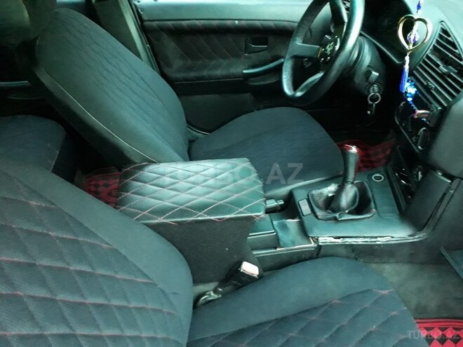 BMW 320 1995, 230,000 km - 2.0 l - Qazax