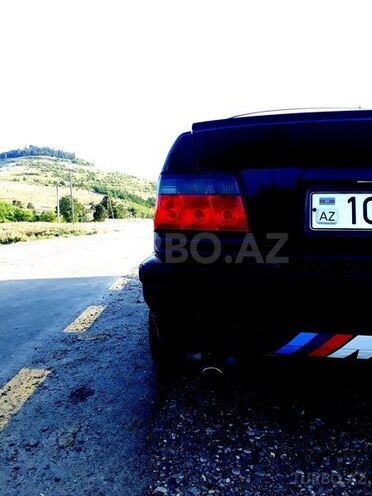 BMW 320 1995, 230,000 km - 2.0 l - Qazax