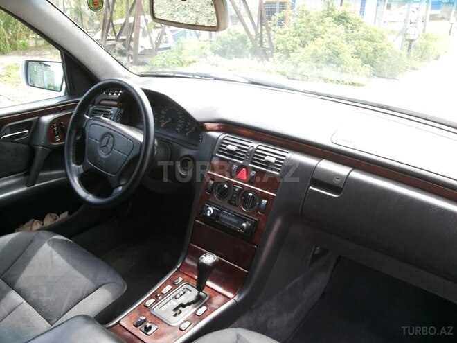Mercedes E 230 1997, 31,500 km - 0.2 l - Quba
