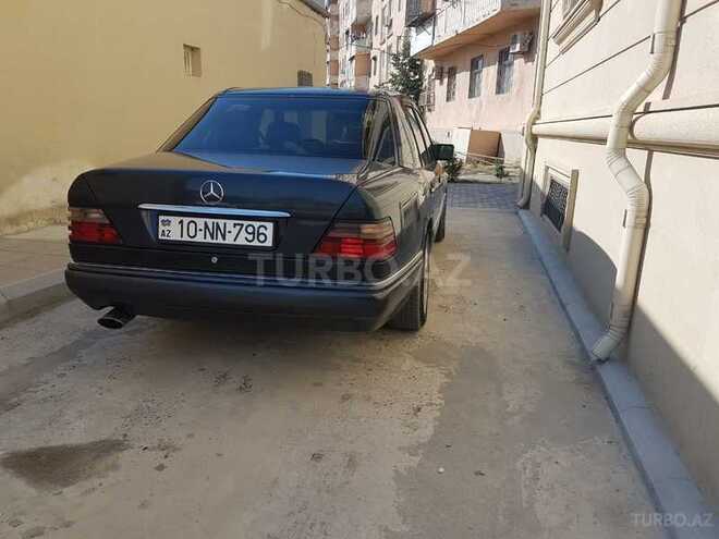 Mercedes E 220 1995, 363,000 km - 2.2 l - Bakı