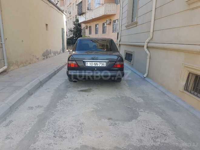 Mercedes E 220 1995, 363,000 km - 2.2 l - Bakı